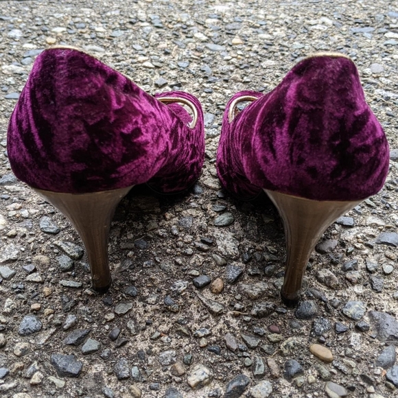 Chinese Laundry crushed velvet gothic princess heels - Picture 2 of 4